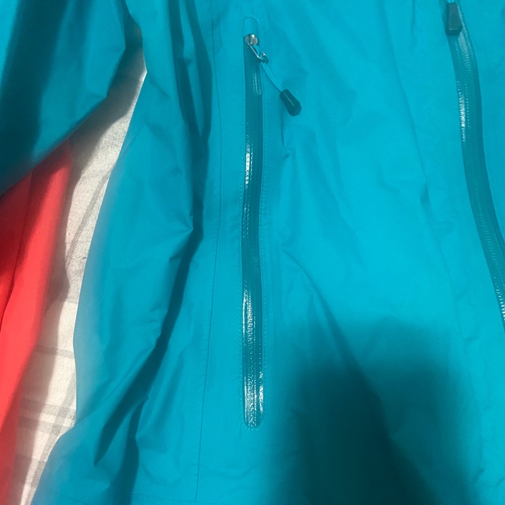 Woman the north face jacket very light for rain and work out. Am selling both - Picture 4 of 12